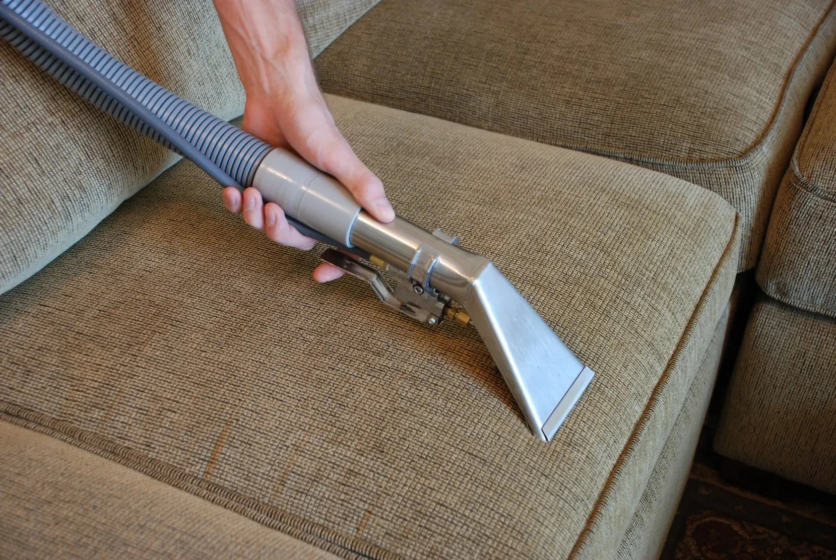 Upholstery steam cleaning a fabric sofa in Columbus, Ohio